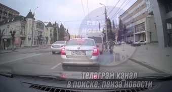 Момент аварии на Кирова в Пензе с ребенком и мотоциклистом попал на видео